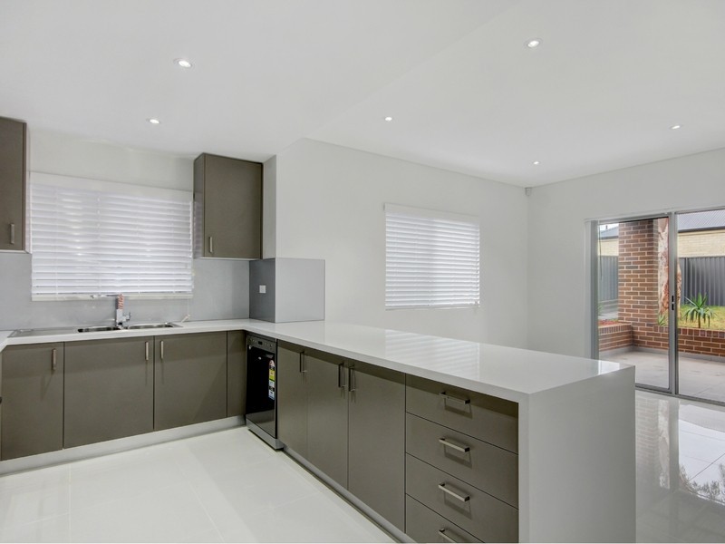 27 Tracey St, Revesby NSW 2212