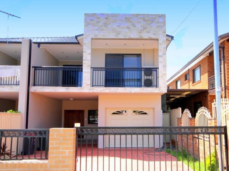 33 Daphne St, Bankstown NSW 2200