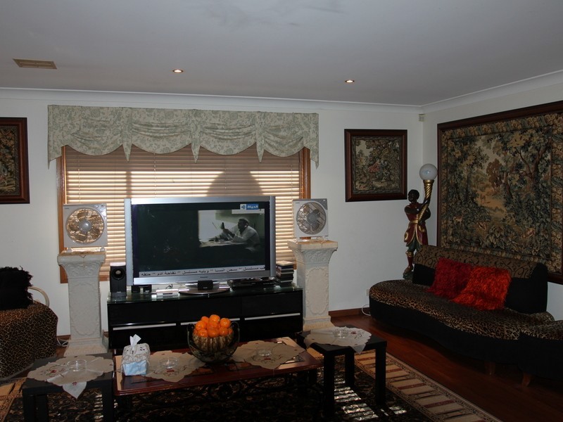 1 Cheltenham St, Chipping Norton NSW 2170