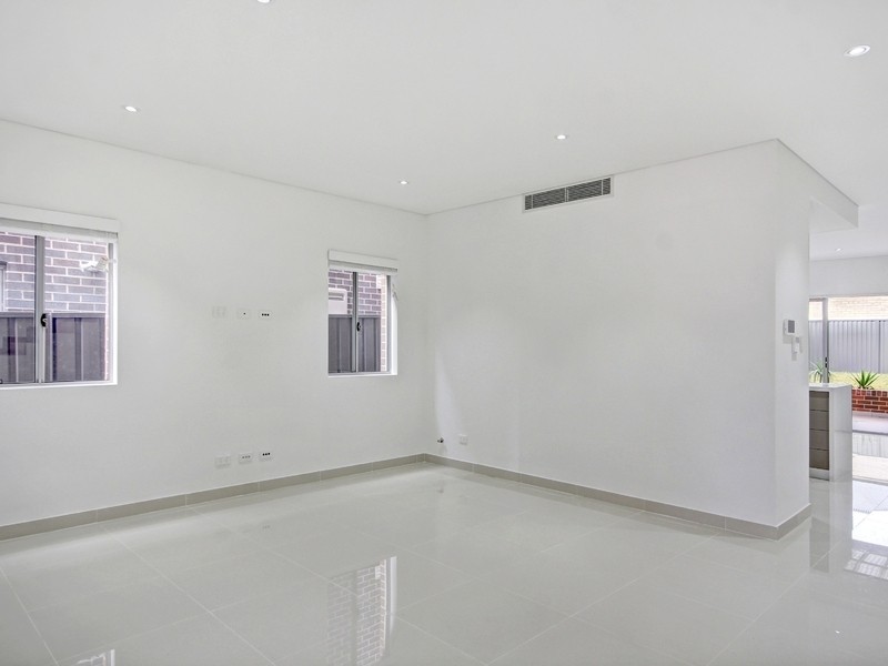 27 Tracey St, Revesby NSW 2212