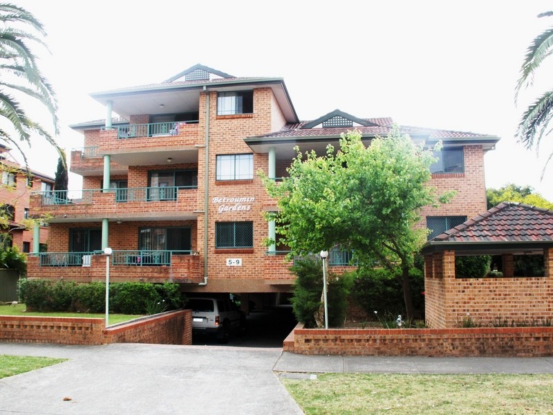 5 Eighth Ave, Campsie NSW 2194