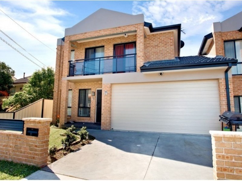 2b Latvia Ave, Greenacre NSW 2190