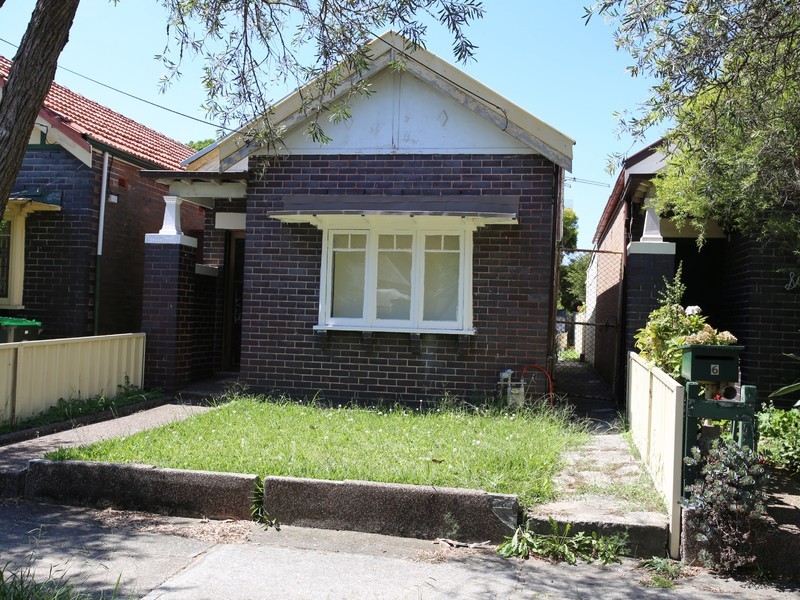 4 Moore St, Campsie NSW 2194
