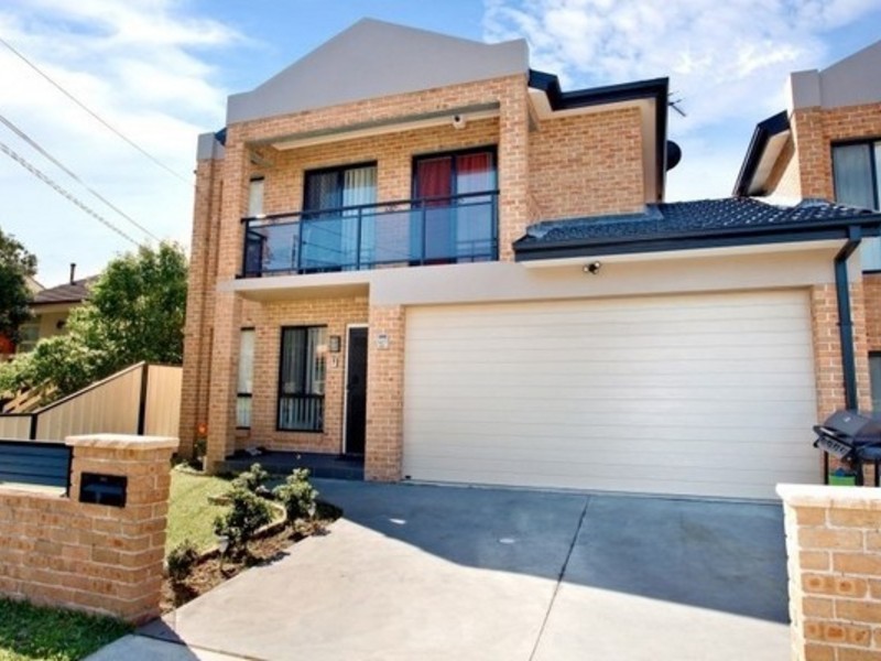 2b Latvia Ave, Greenacre NSW 2190