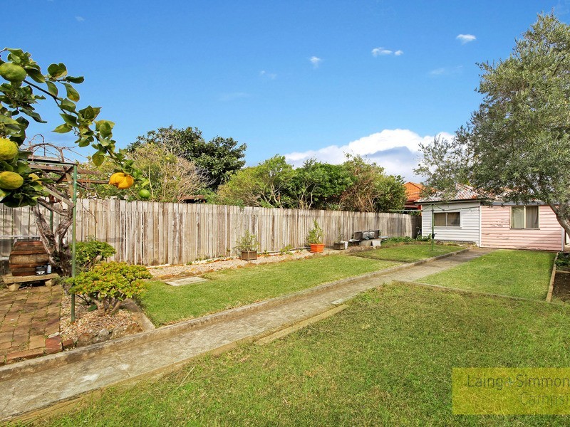 2 Harcourt Ave, Campsie NSW 2194