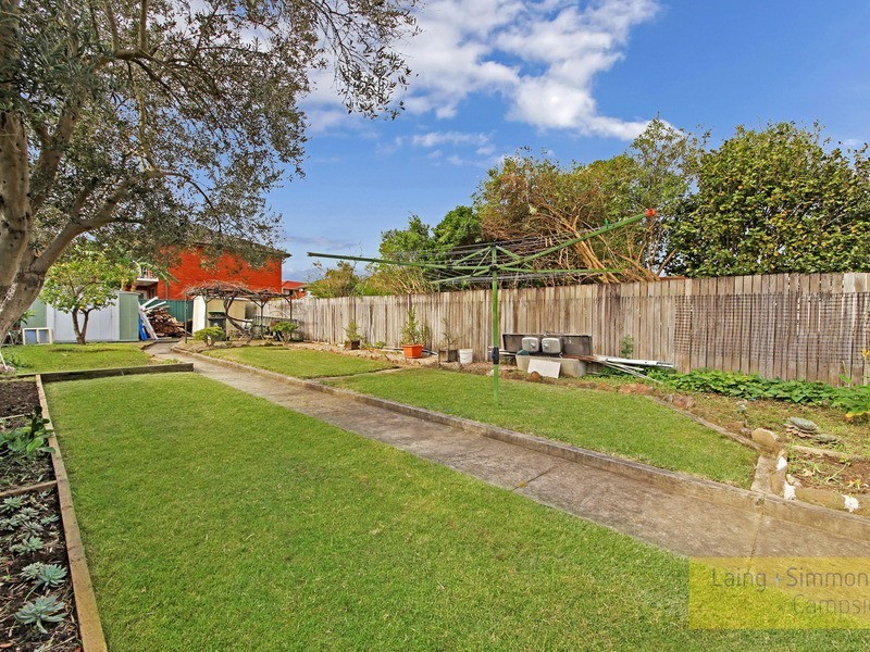 2 Harcourt Ave, Campsie NSW 2194