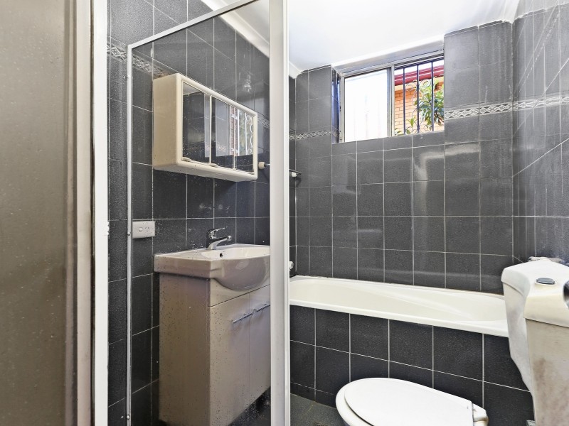 2/33 Bexley Road, Campsie NSW 2194