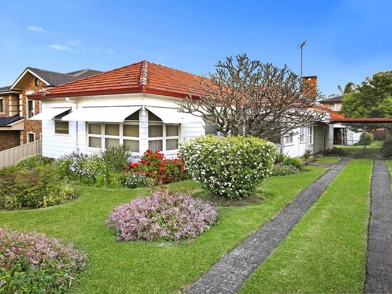 37 Chelmsford Ave, Belmore NSW 2192