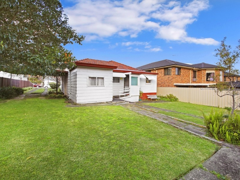 37 Chelmsford Ave, Belmore NSW 2192