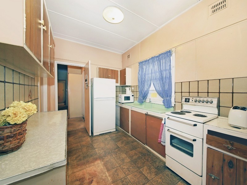 37 Chelmsford Ave, Belmore NSW 2192