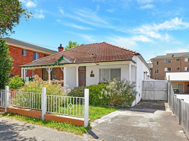 10 Park St, Campsie NSW 2194