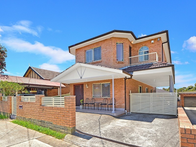 8 Chelmsford Avenue, Belmore NSW 2192