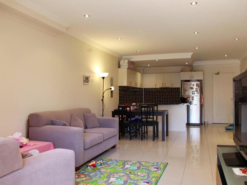 37/8 Eighth Ave, Campsie NSW 2194