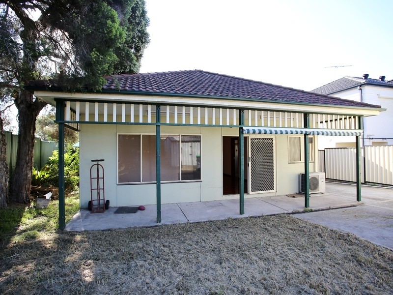 45 Pandora St, Greenacre NSW 2190