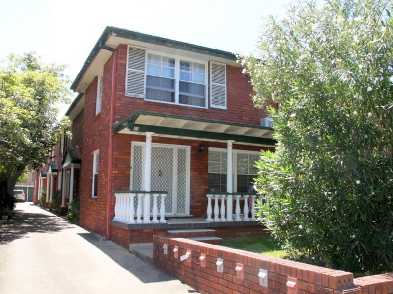 8/11 Second Ave, Campsie NSW 2194