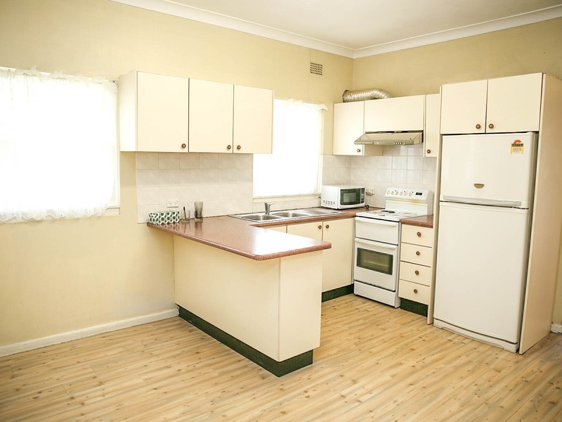 52 Vicliffe Ave, Campsie NSW 2194