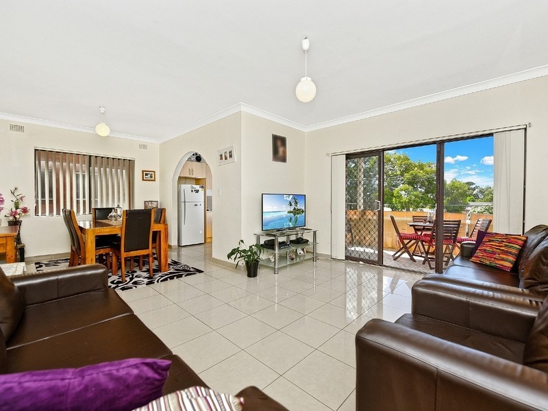 2/3 Stanley St, Campsie NSW 2194