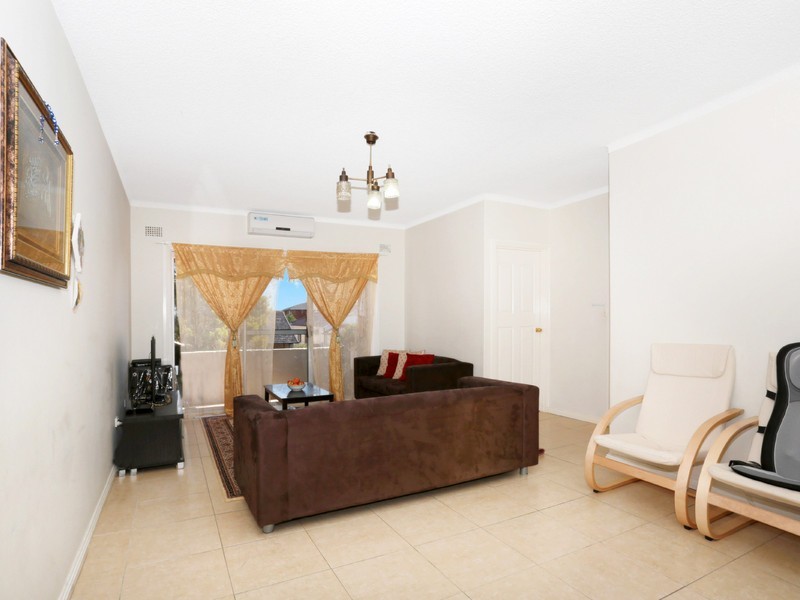 2/76 Rossmore Ave, Punchbowl NSW 2196