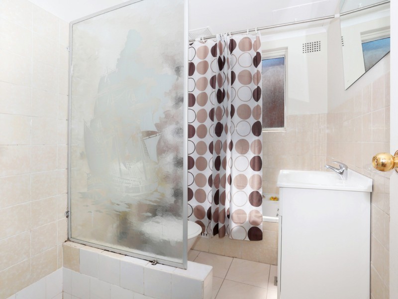 2/76 Rossmore Ave, Punchbowl NSW 2196