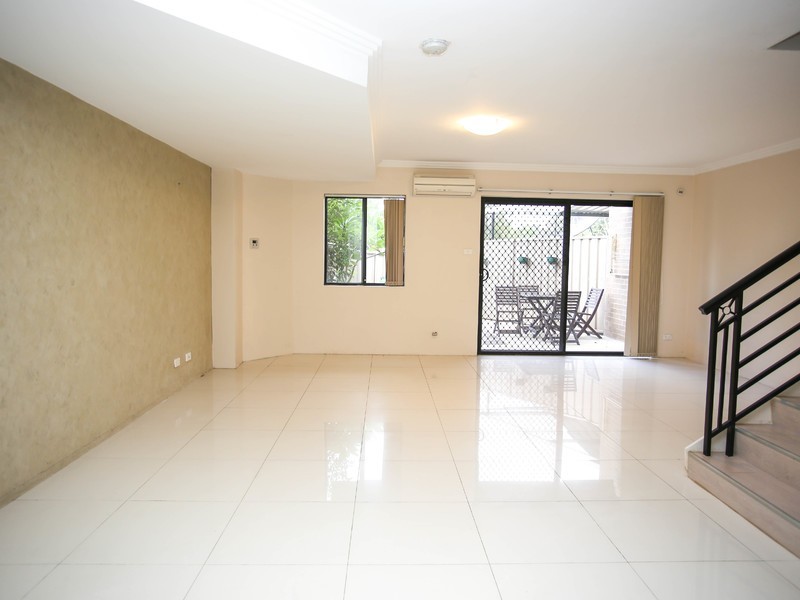 2/85 Second Ave, Campsie NSW 2194