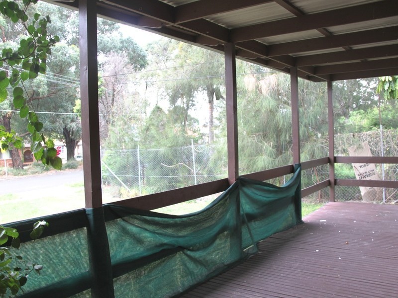 6 Drew St, Greenacre NSW 2190