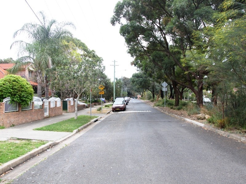 6 Drew St, Greenacre NSW 2190