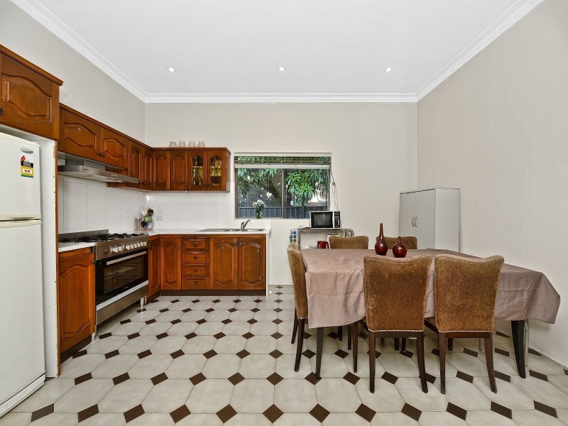20 Howard St, Canterbury NSW 2193
