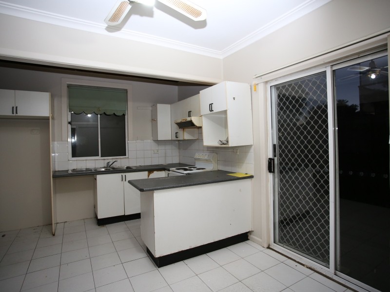 6 Drew St, Greenacre NSW 2190