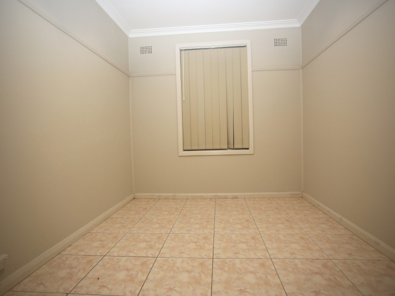 6 Drew St, Greenacre NSW 2190