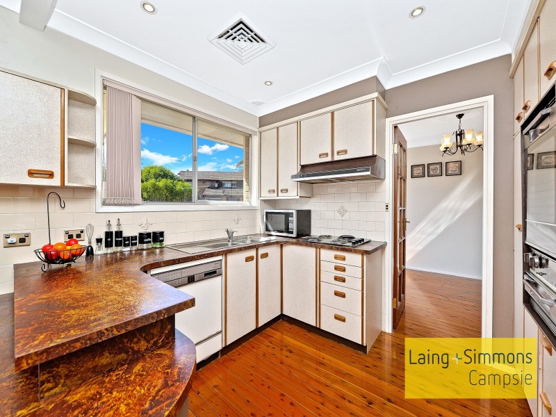 6 Petrie Place, Georges Hall NSW 2198
