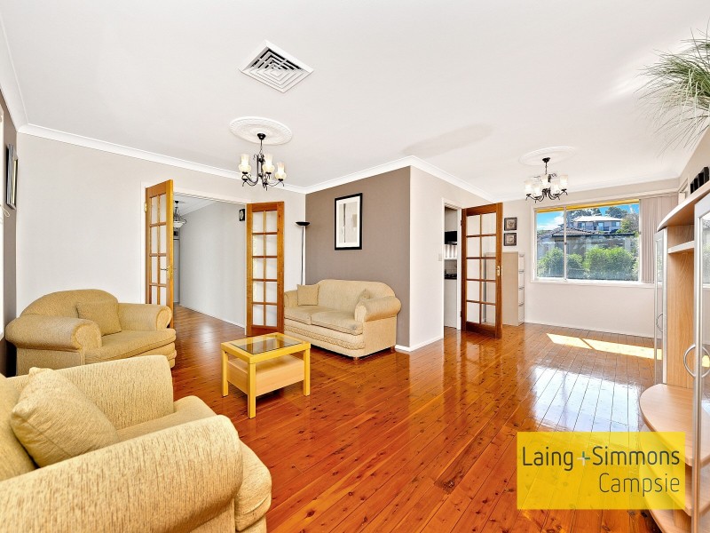6 Petrie Place, Georges Hall NSW 2198