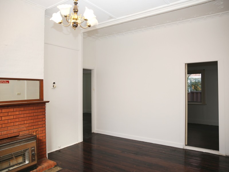 21 Third Ave, Campsie NSW 2194