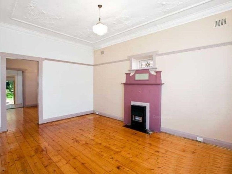 32 Viking St, Campsie NSW 2194