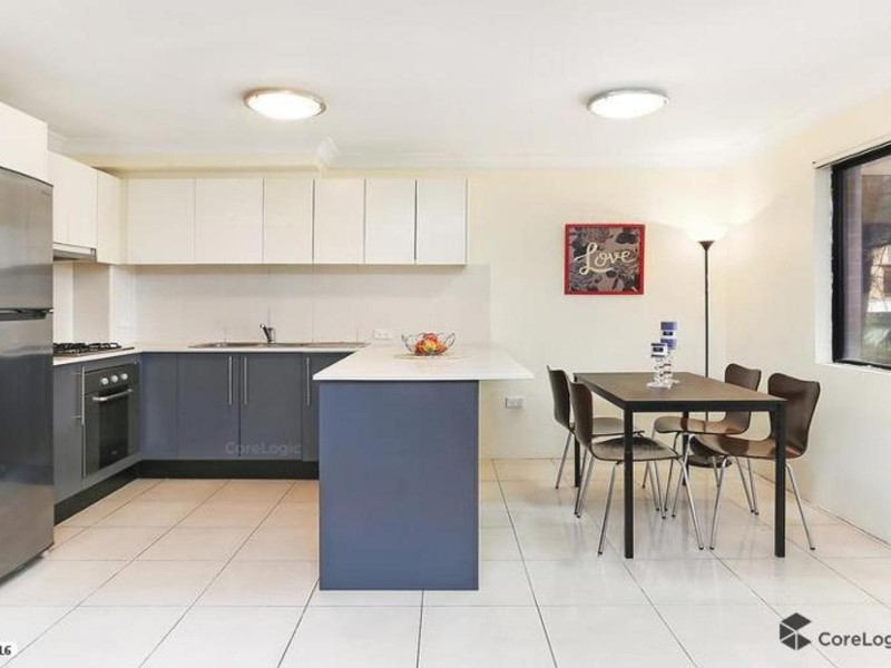 21/2 Kitchener Ave, Regents Park NSW 2143