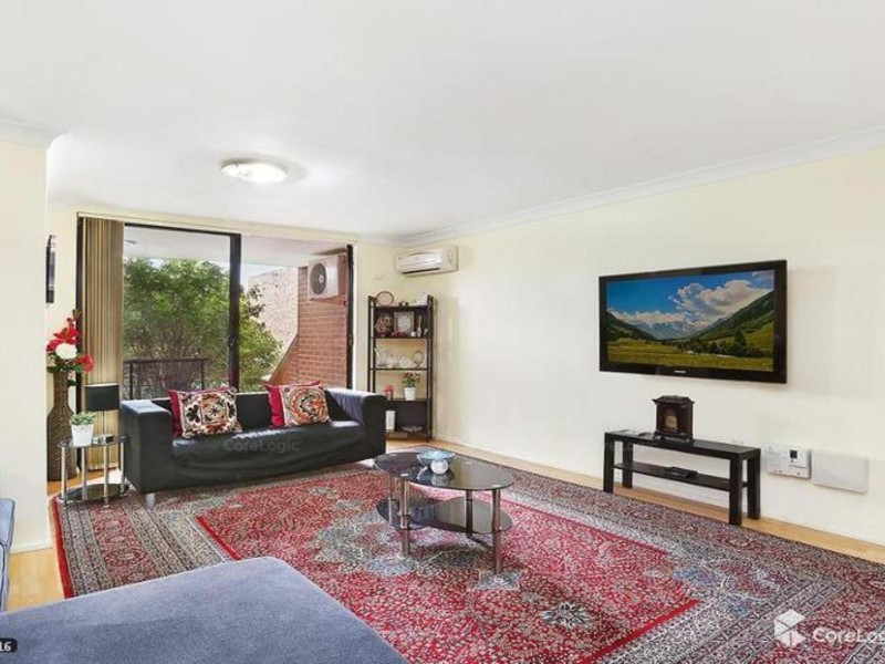 2 Kitchener Ave, Regents Park NSW 2143