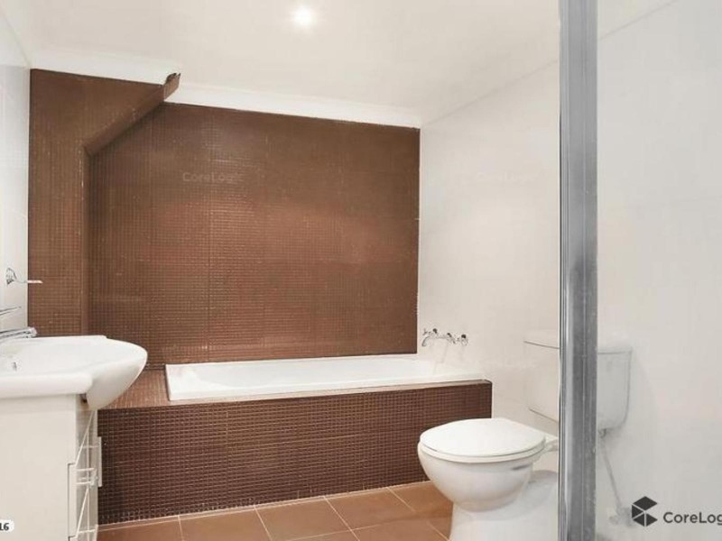 2 Kitchener Ave, Regents Park NSW 2143