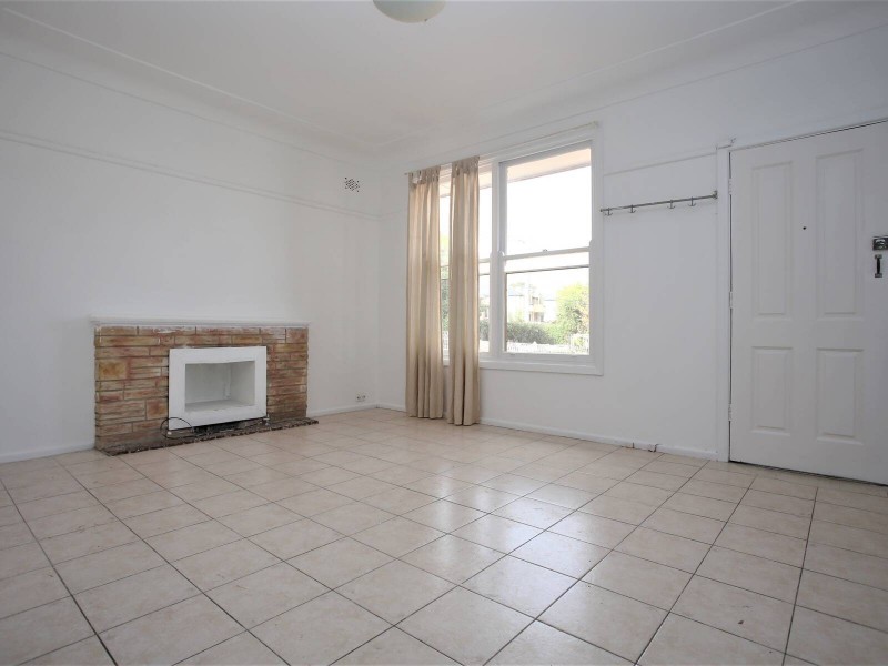 8 Frank Street, Mount Lewis NSW 2190