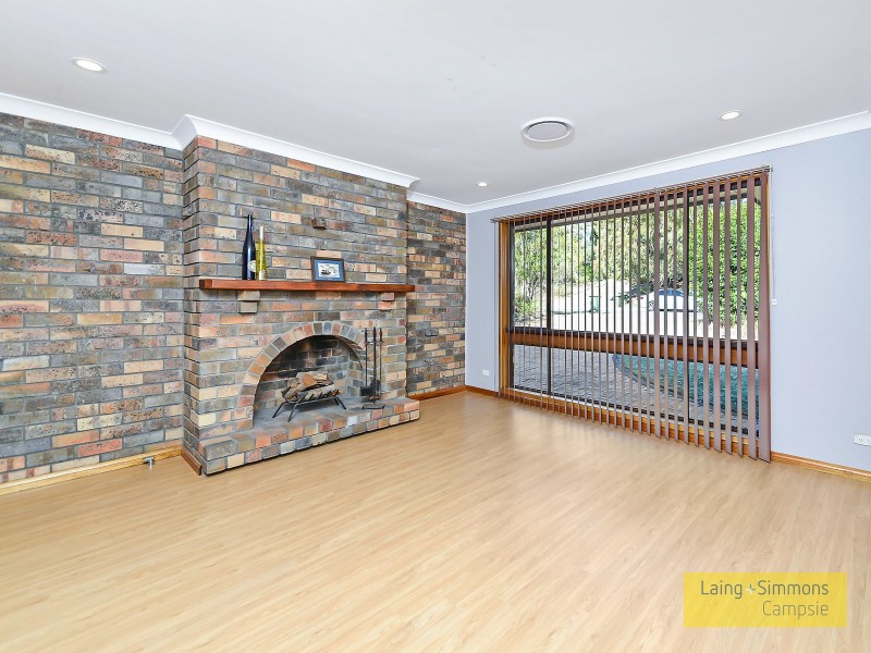 18 Hobart Place, Illawong NSW 2234