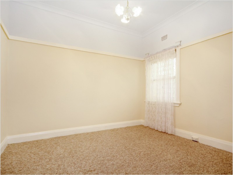 1 Balmoral Ave, Croydon Park NSW 2133