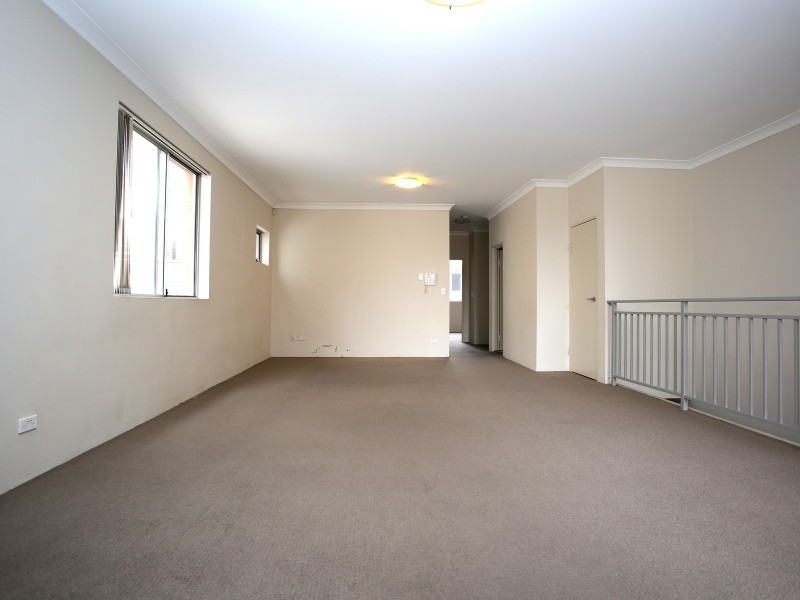 35 Darcy Rd, Westmead NSW 2145