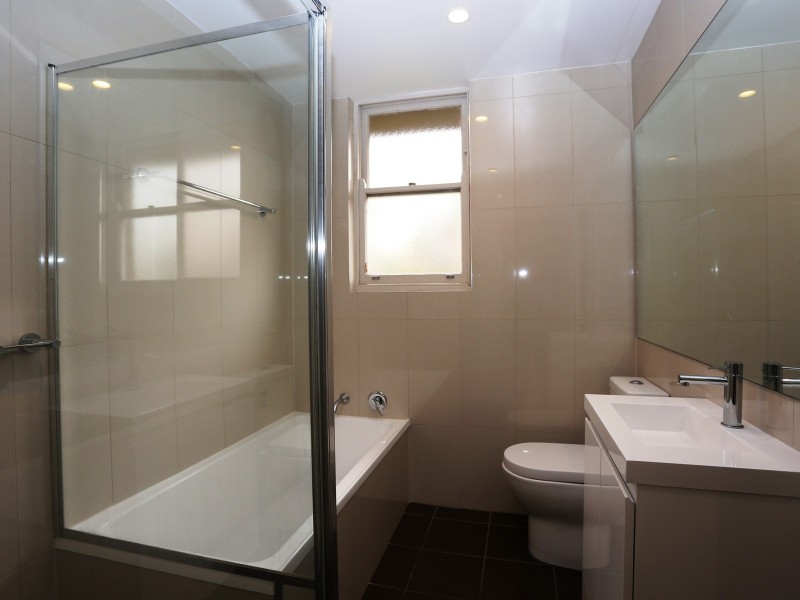 8 Fifth Ave, Campsie NSW 2194