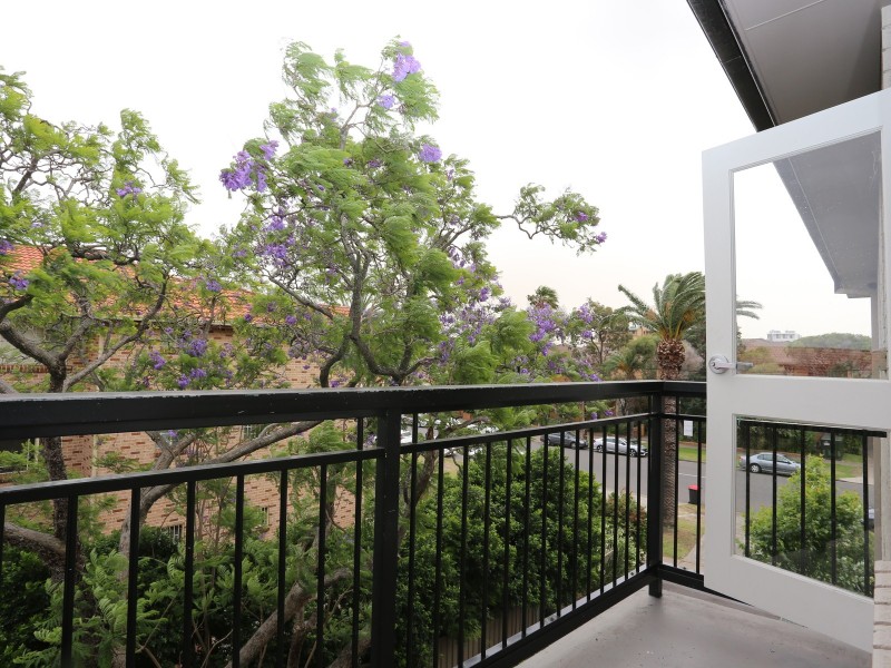 8 Fifth Ave, Campsie NSW 2194