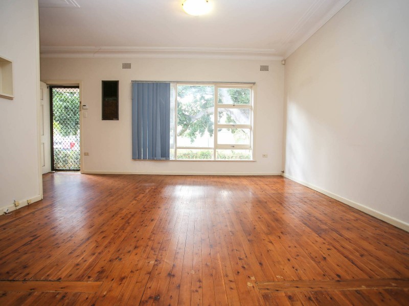 1/7 Broad Street, Croydon Park NSW 2133