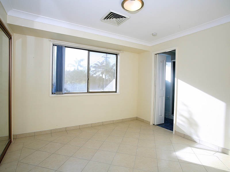 1 Jade Court, Georges Hall NSW 2198