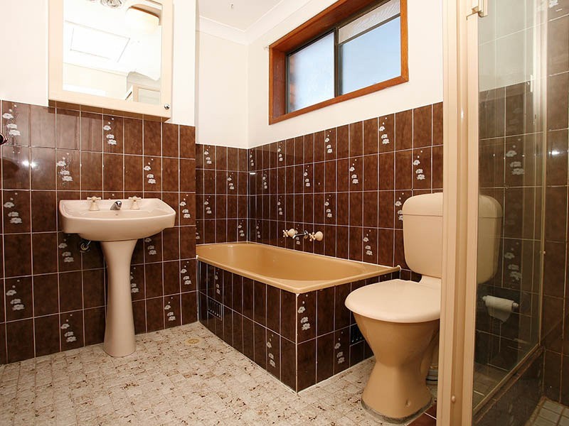 1 Jade Court, Georges Hall NSW 2198