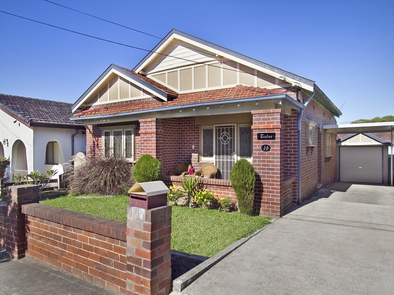 14 Clare Crescent, Russell Lea NSW 2046
