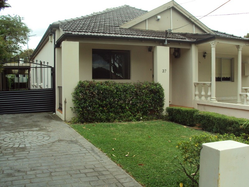 37 Arthur Street, Rodd Point NSW 2046