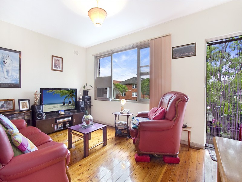 2/9 Queensborough Road, Croydon Park NSW 2133