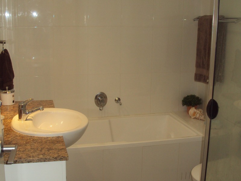 2 180/4 Dolphin Close, Chiswick NSW 2046