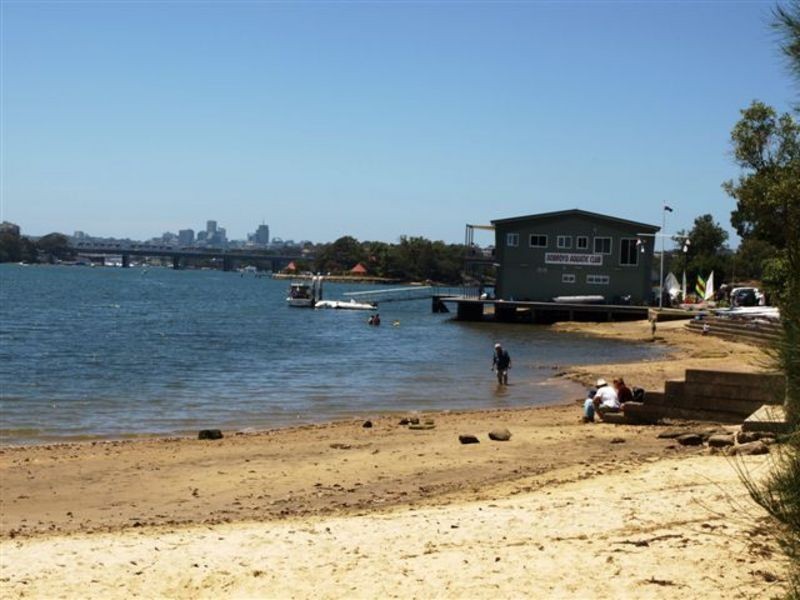 2 Duke Avenue, Rodd Point NSW 2046